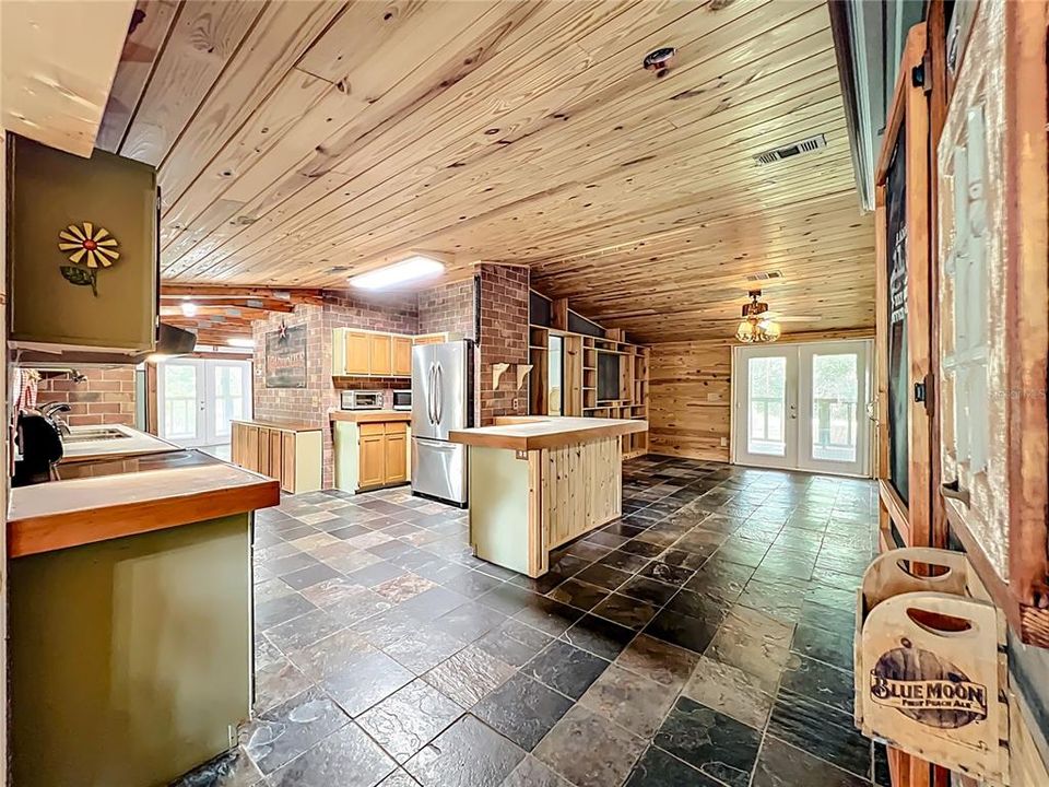 Под контрактом: $485,000 (3 спален, 2 ванн, 1512 Квадратных фут)