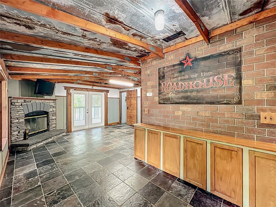 Под контрактом: $485,000 (3 спален, 2 ванн, 1512 Квадратных фут)