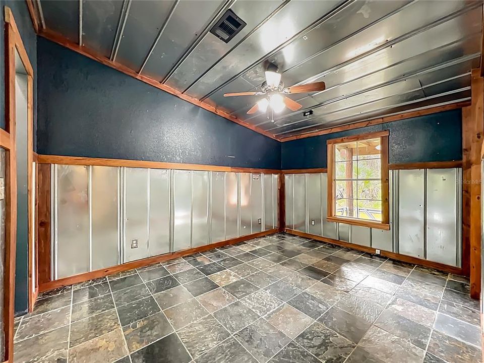 Под контрактом: $485,000 (3 спален, 2 ванн, 1512 Квадратных фут)