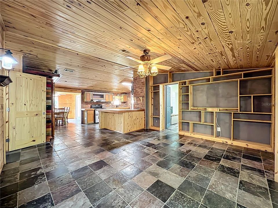 Под контрактом: $485,000 (3 спален, 2 ванн, 1512 Квадратных фут)