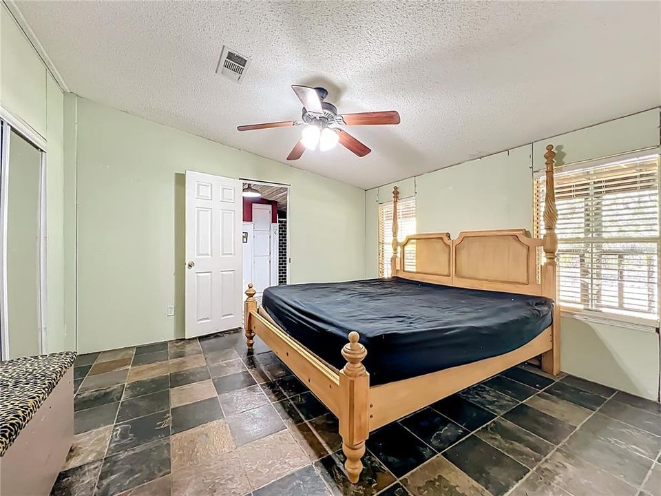 Под контрактом: $485,000 (3 спален, 2 ванн, 1512 Квадратных фут)