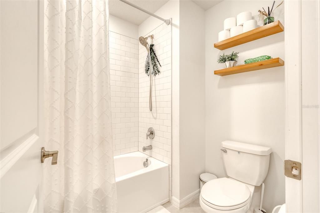 For Rent: $2,500 (5 beds, 2 baths, 2389 Square Feet)