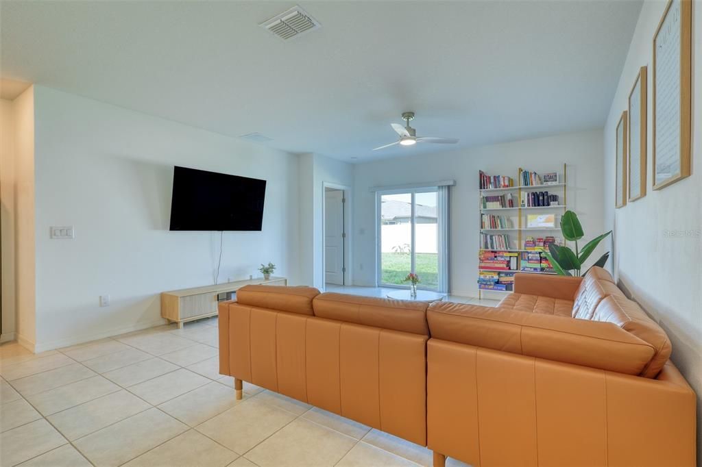 For Rent: $2,500 (5 beds, 2 baths, 2389 Square Feet)