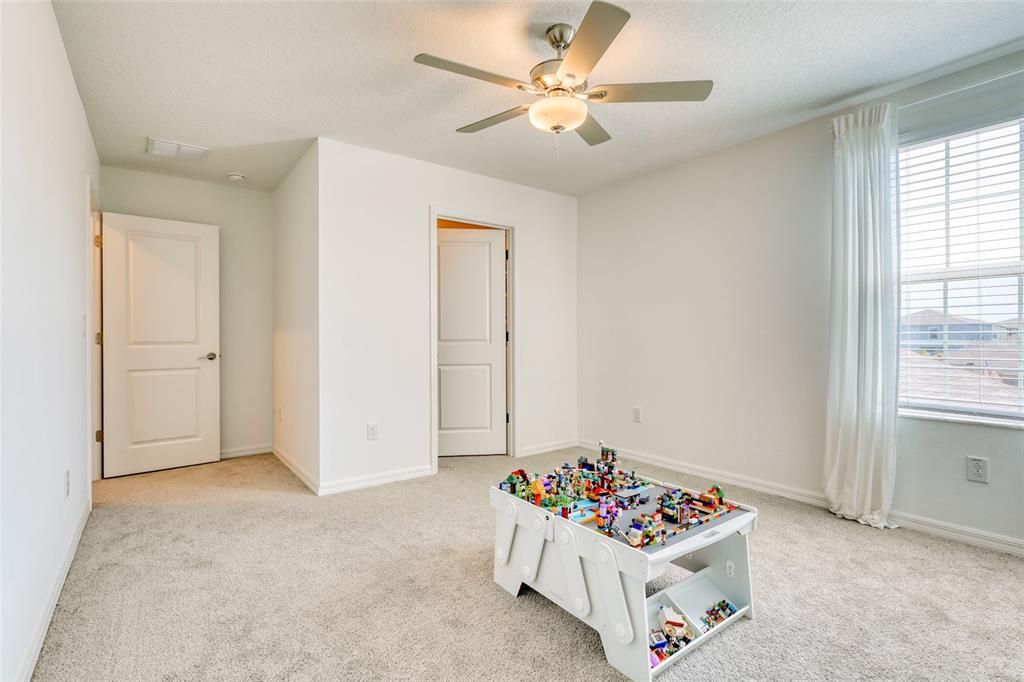 For Rent: $2,500 (5 beds, 2 baths, 2389 Square Feet)