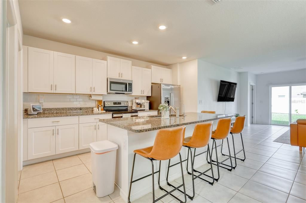 For Rent: $2,500 (5 beds, 2 baths, 2389 Square Feet)