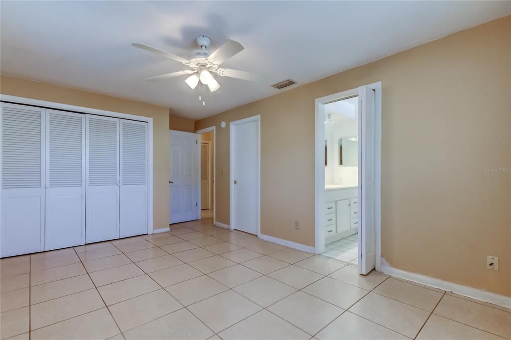 На продажу: $400,000 (2 спален, 2 ванн, 1453 Квадратных фут)