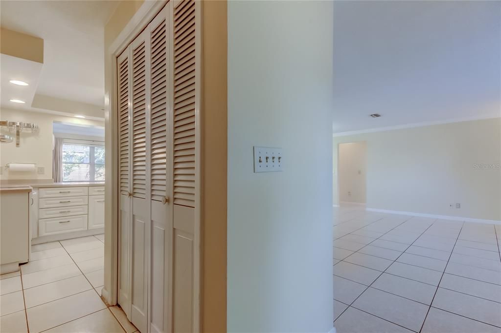 На продажу: $400,000 (2 спален, 2 ванн, 1453 Квадратных фут)