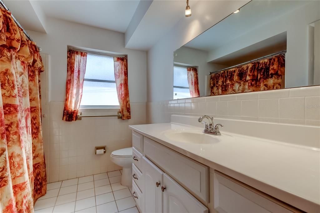 На продажу: $400,000 (2 спален, 2 ванн, 1453 Квадратных фут)