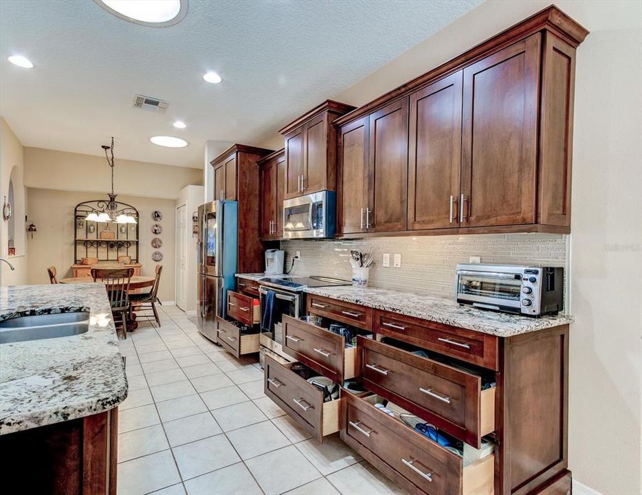 For Sale: $650,000 (4 beds, 2 baths, 2506 Square Feet)