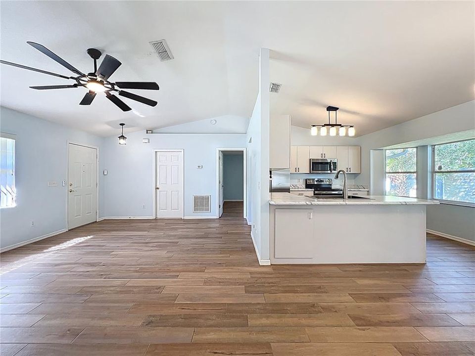 Active With Contract: $299,000 (3 beds, 2 baths, 1216 Square Feet)