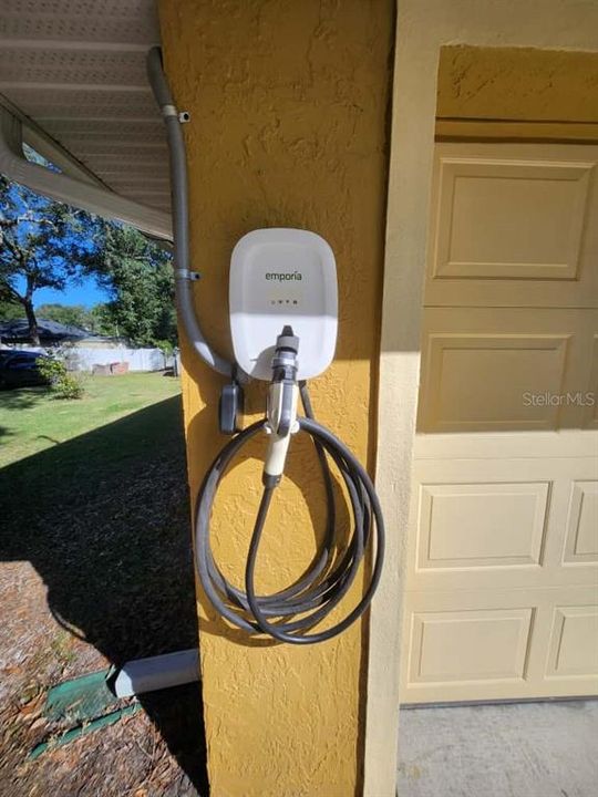 Active With Contract: $299,000 (3 beds, 2 baths, 1216 Square Feet)