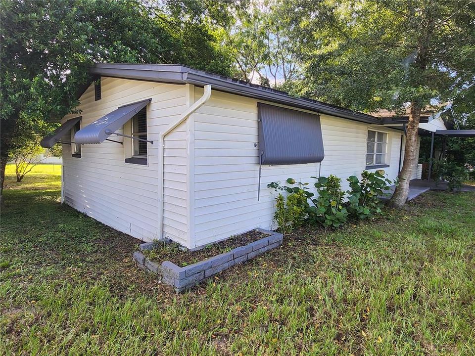 For Rent: $1,399 (3 beds, 1 baths, 840 Square Feet)