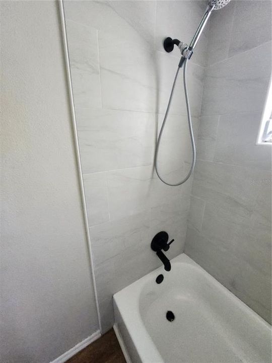 For Rent: $1,399 (3 beds, 1 baths, 840 Square Feet)