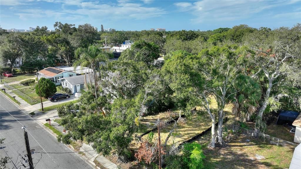 На продажу: $75,000 (0.12 acres)