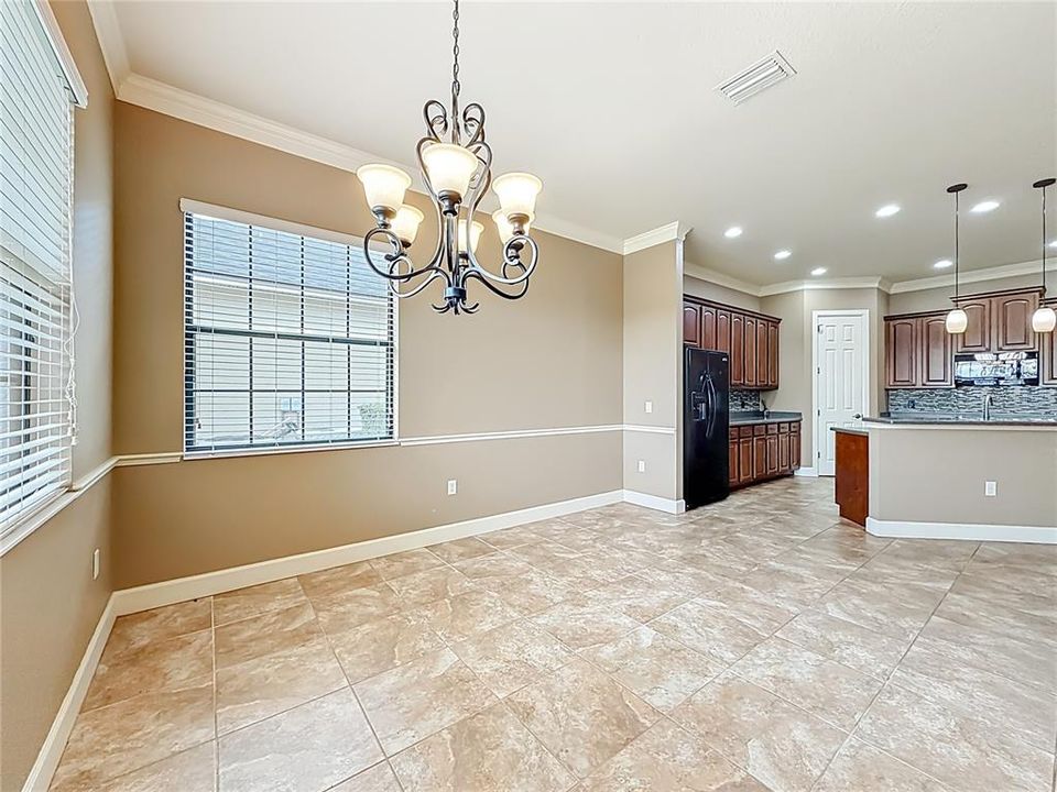 Под контрактом: $419,000 (3 спален, 2 ванн, 2297 Квадратных фут)