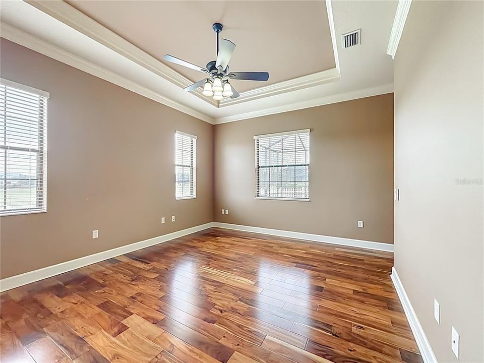 Под контрактом: $419,000 (3 спален, 2 ванн, 2297 Квадратных фут)