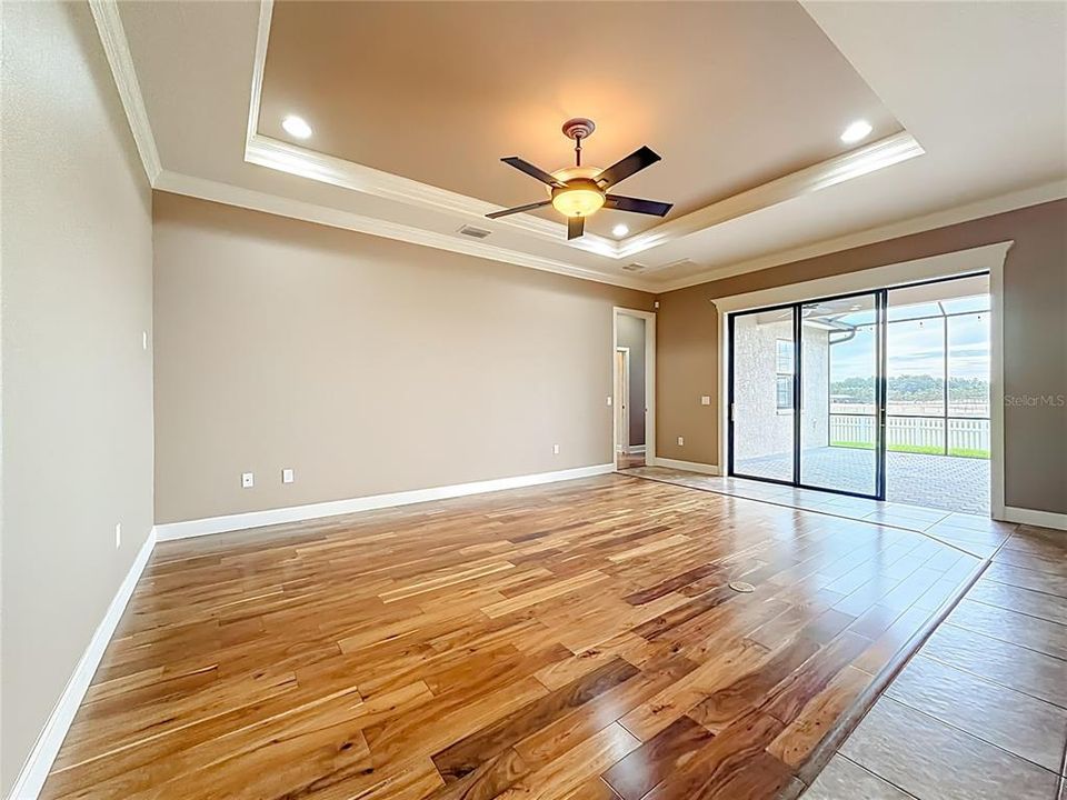 Под контрактом: $419,000 (3 спален, 2 ванн, 2297 Квадратных фут)