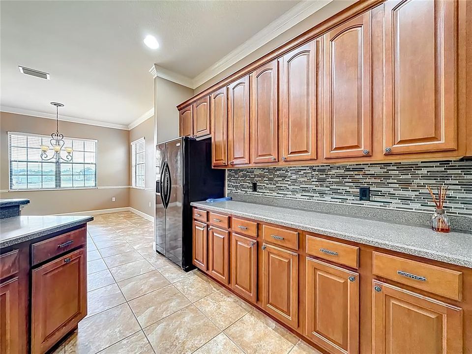 Под контрактом: $419,000 (3 спален, 2 ванн, 2297 Квадратных фут)