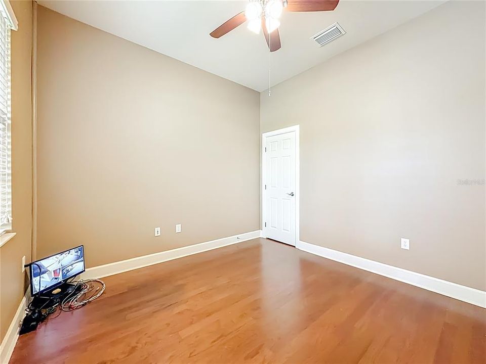 Под контрактом: $419,000 (3 спален, 2 ванн, 2297 Квадратных фут)