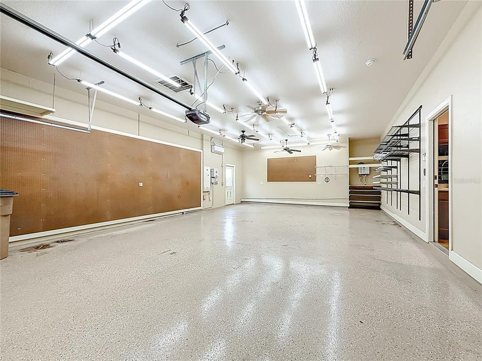 Под контрактом: $419,000 (3 спален, 2 ванн, 2297 Квадратных фут)