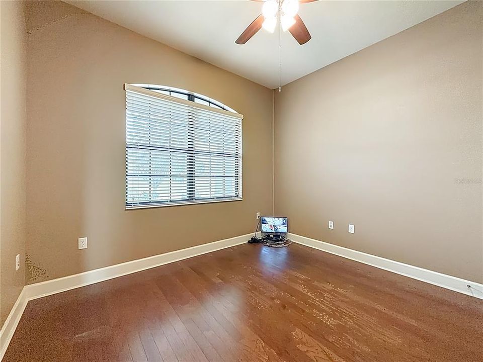 Под контрактом: $419,000 (3 спален, 2 ванн, 2297 Квадратных фут)