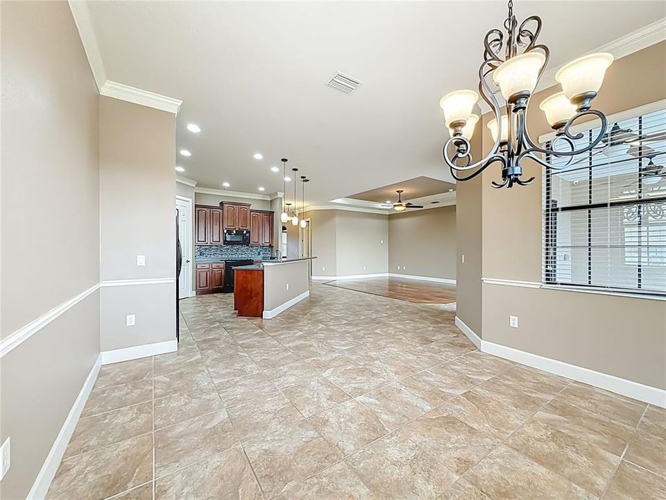 Под контрактом: $419,000 (3 спален, 2 ванн, 2297 Квадратных фут)