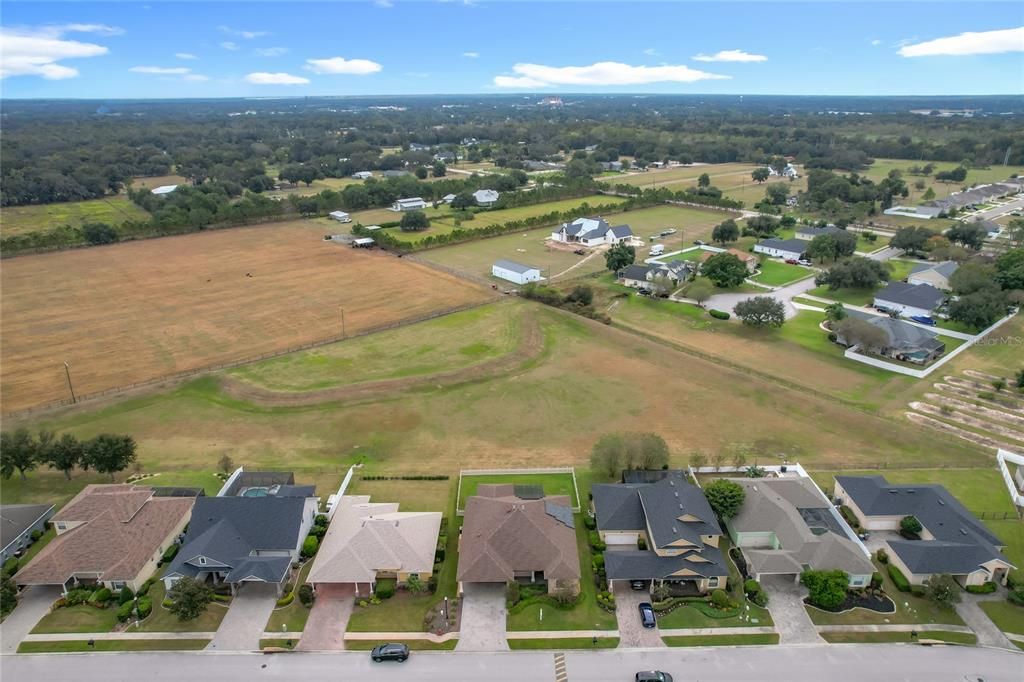 Под контрактом: $419,000 (3 спален, 2 ванн, 2297 Квадратных фут)