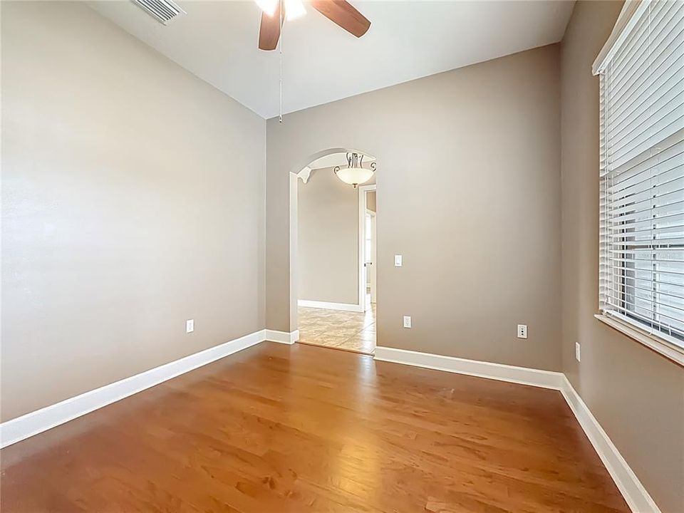 Под контрактом: $419,000 (3 спален, 2 ванн, 2297 Квадратных фут)