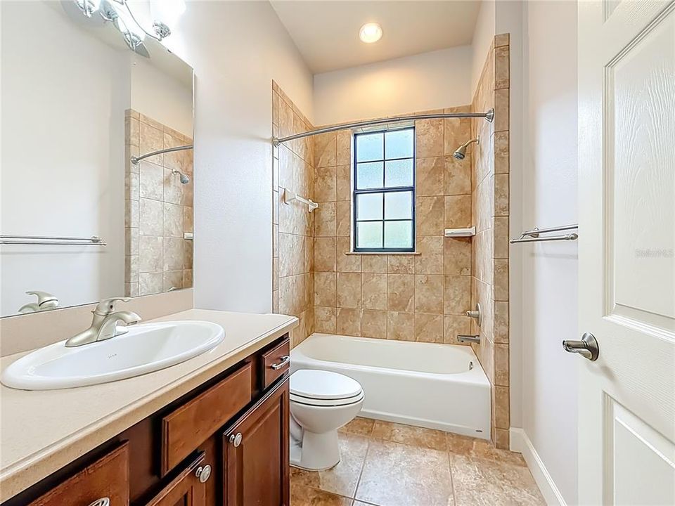 Под контрактом: $419,000 (3 спален, 2 ванн, 2297 Квадратных фут)