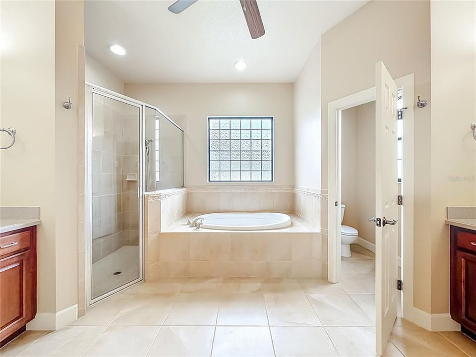 Под контрактом: $419,000 (3 спален, 2 ванн, 2297 Квадратных фут)