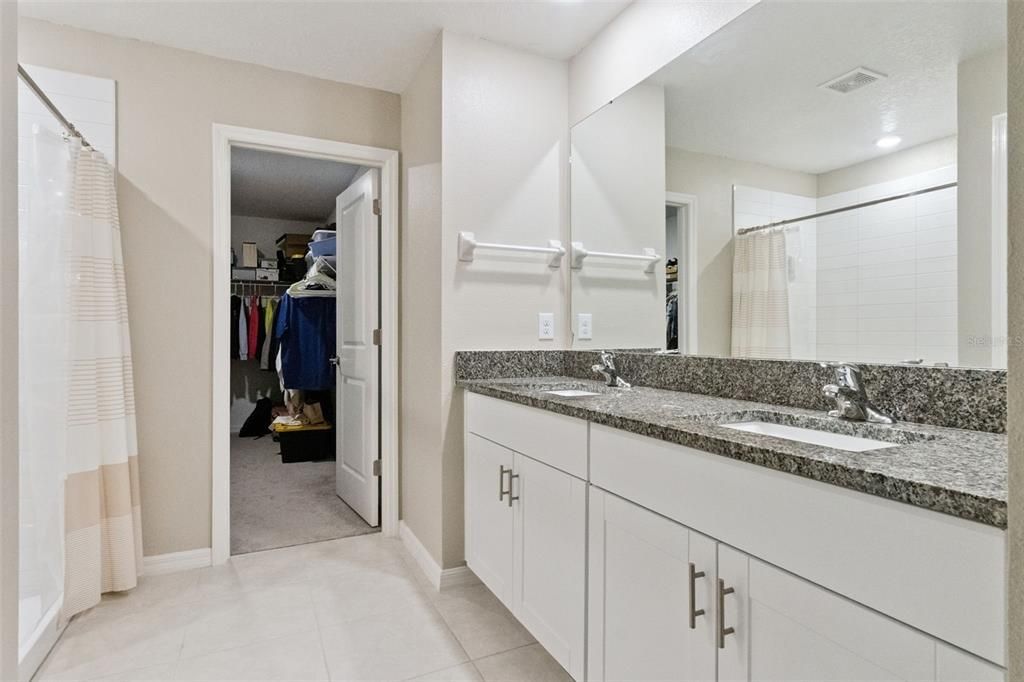 Active With Contract: $375,000 (4 beds, 2 baths, 2587 Square Feet)