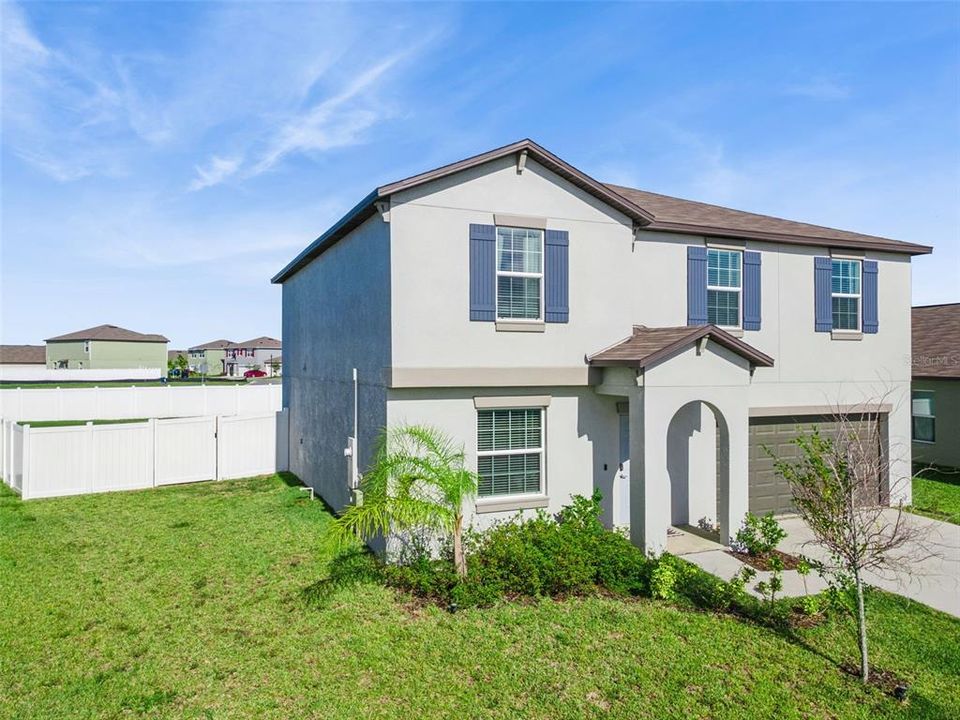 Active With Contract: $375,000 (4 beds, 2 baths, 2587 Square Feet)