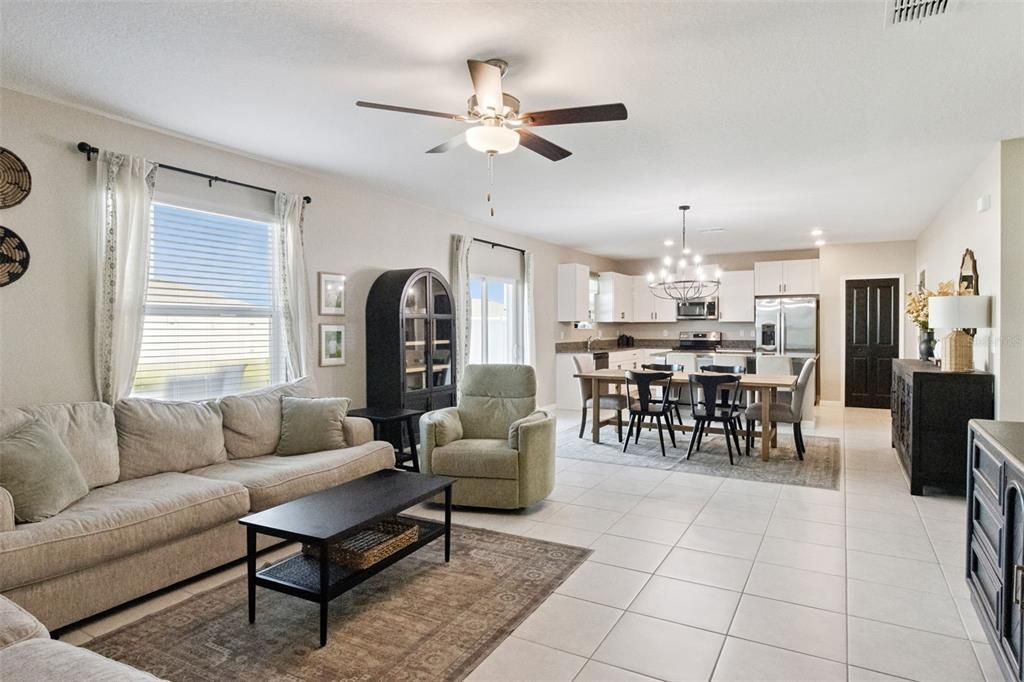 Active With Contract: $375,000 (4 beds, 2 baths, 2587 Square Feet)