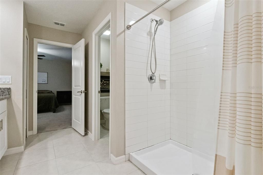 Active With Contract: $375,000 (4 beds, 2 baths, 2587 Square Feet)