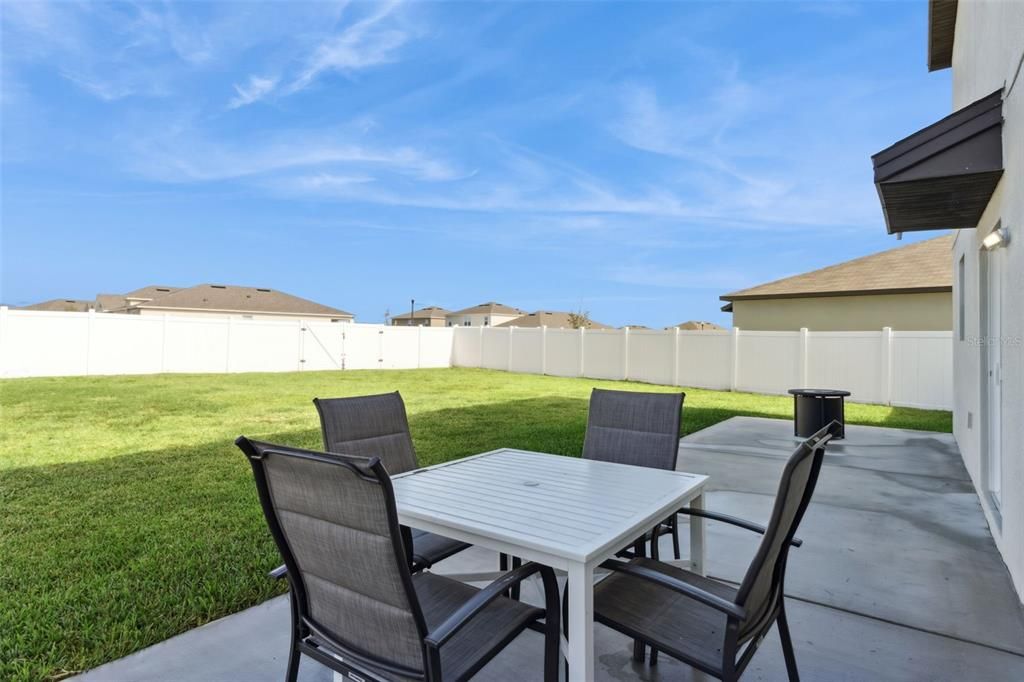 Active With Contract: $375,000 (4 beds, 2 baths, 2587 Square Feet)