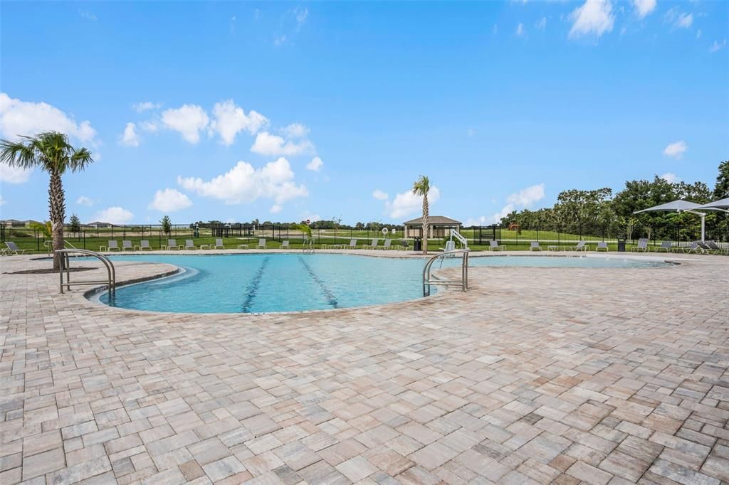 Active With Contract: $375,000 (4 beds, 2 baths, 2587 Square Feet)