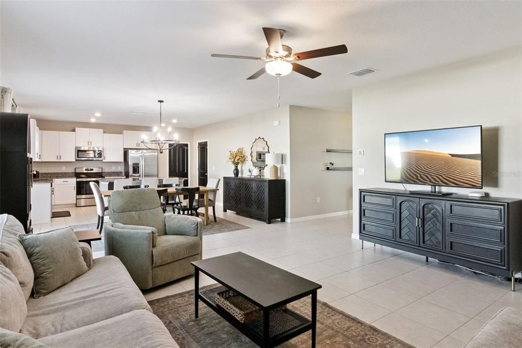 Active With Contract: $375,000 (4 beds, 2 baths, 2587 Square Feet)