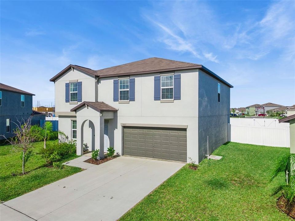 Active With Contract: $375,000 (4 beds, 2 baths, 2587 Square Feet)