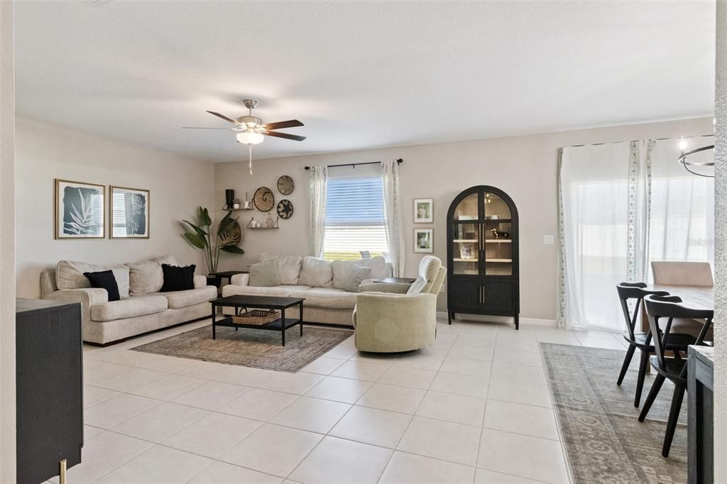 Active With Contract: $375,000 (4 beds, 2 baths, 2587 Square Feet)