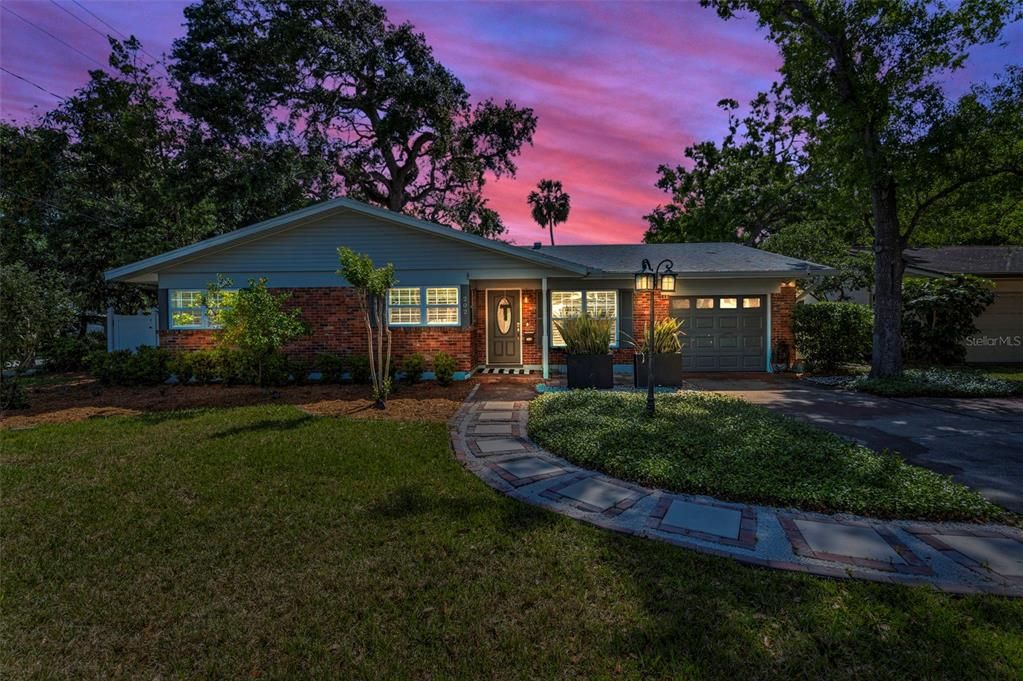 Activo con contrato: $789,000 (3 camas, 2 baños, 1787 Pies cuadrados)