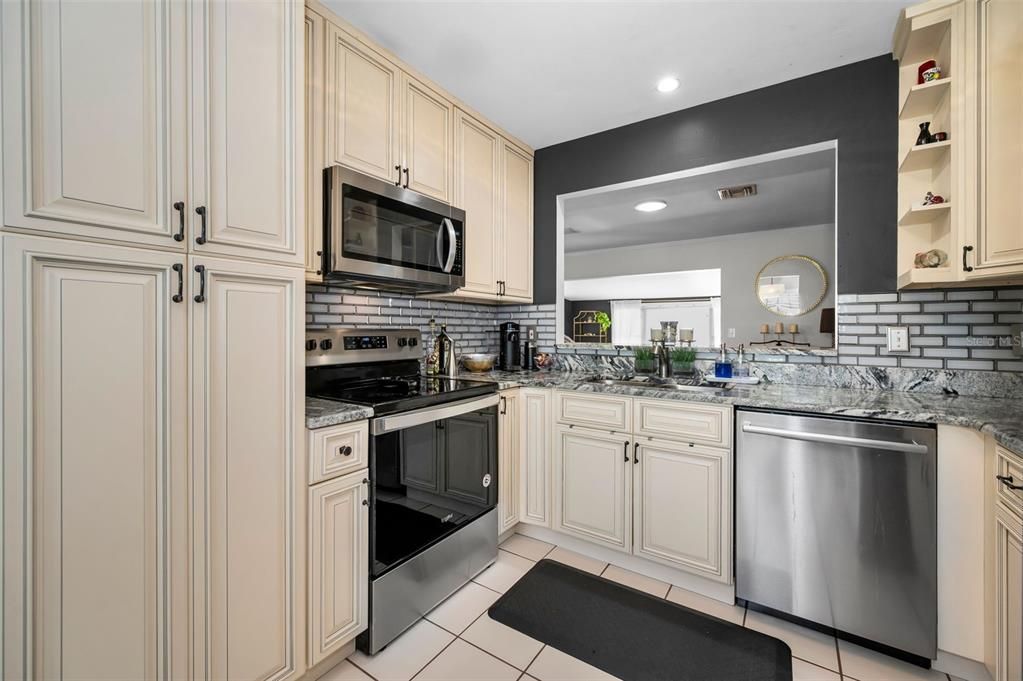 Activo con contrato: $789,000 (3 camas, 2 baños, 1787 Pies cuadrados)