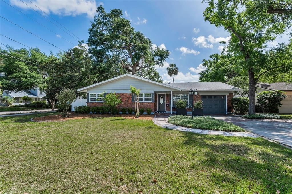 Activo con contrato: $789,000 (3 camas, 2 baños, 1787 Pies cuadrados)