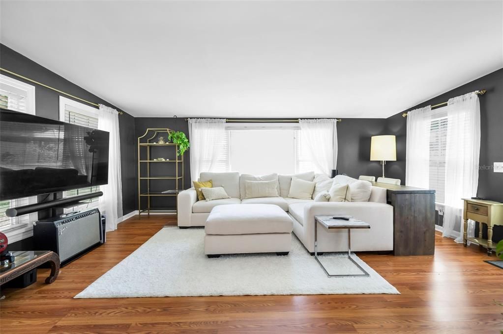 Activo con contrato: $789,000 (3 camas, 2 baños, 1787 Pies cuadrados)