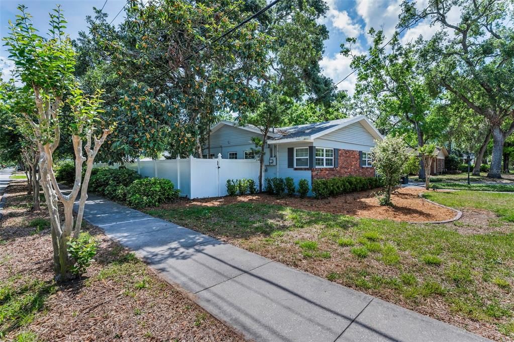 Activo con contrato: $789,000 (3 camas, 2 baños, 1787 Pies cuadrados)