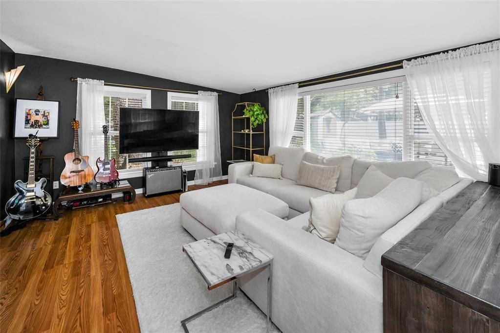 Activo con contrato: $789,000 (3 camas, 2 baños, 1787 Pies cuadrados)