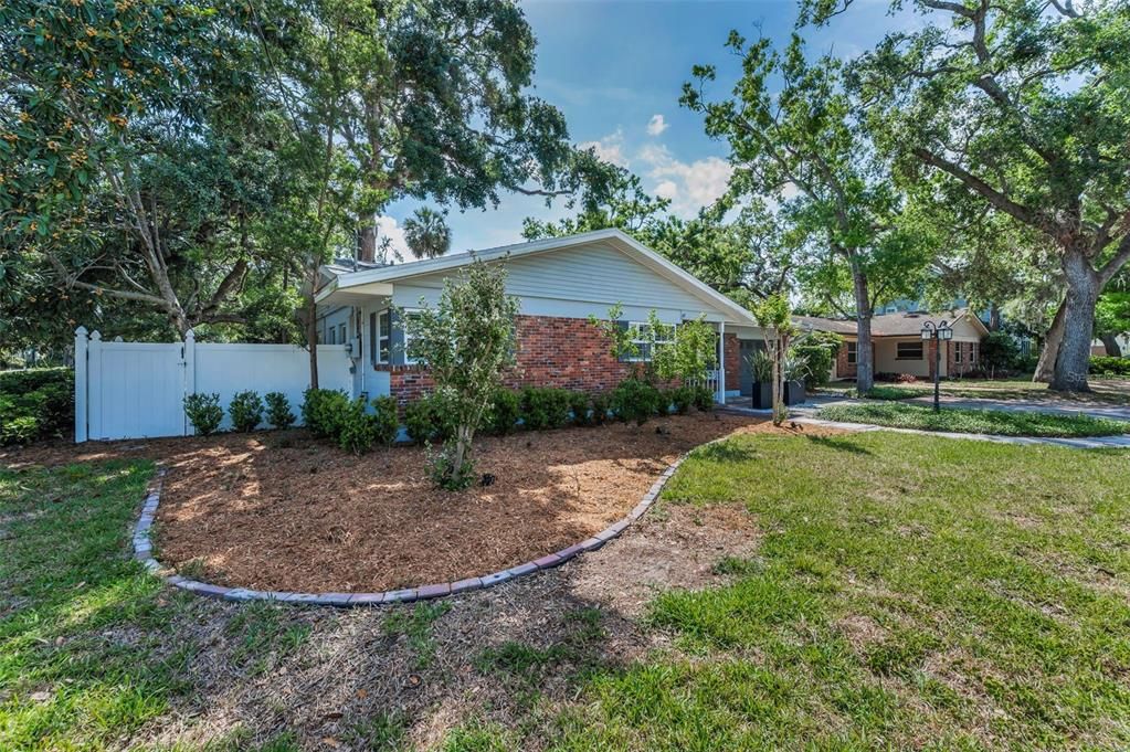 Activo con contrato: $789,000 (3 camas, 2 baños, 1787 Pies cuadrados)