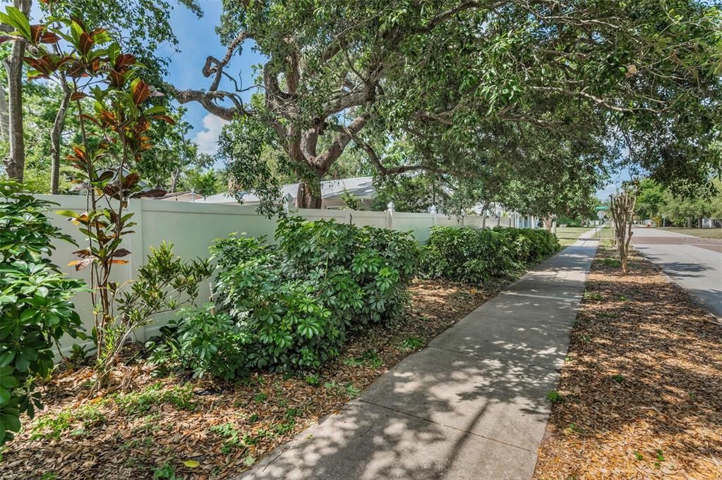 Activo con contrato: $789,000 (3 camas, 2 baños, 1787 Pies cuadrados)