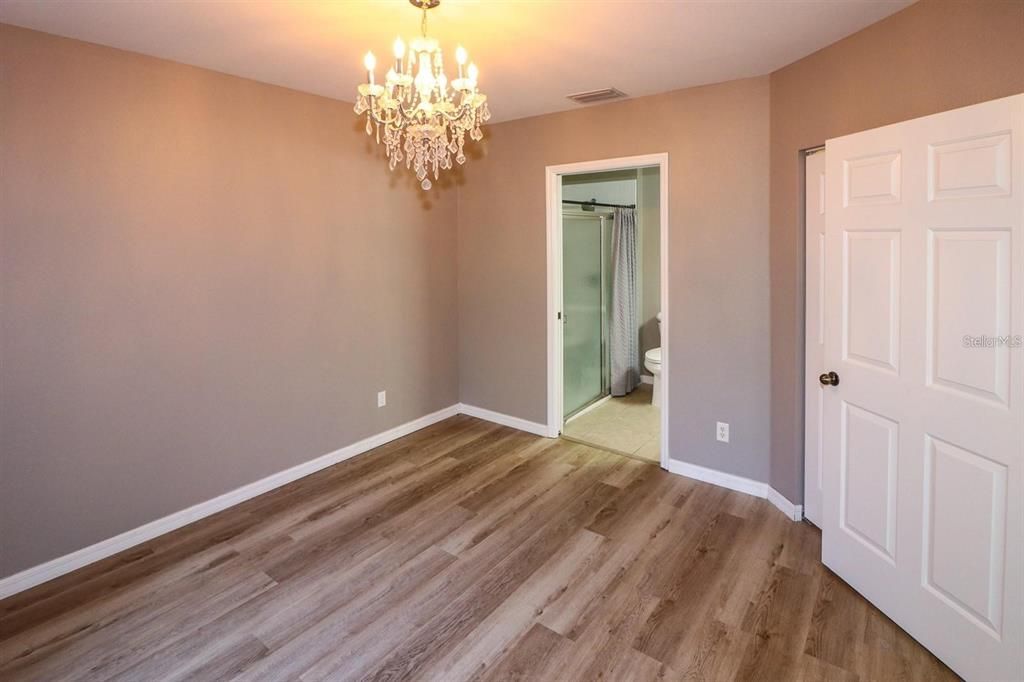 待售: $159,890 (2 贝兹, 2 浴室, 996 平方英尺)