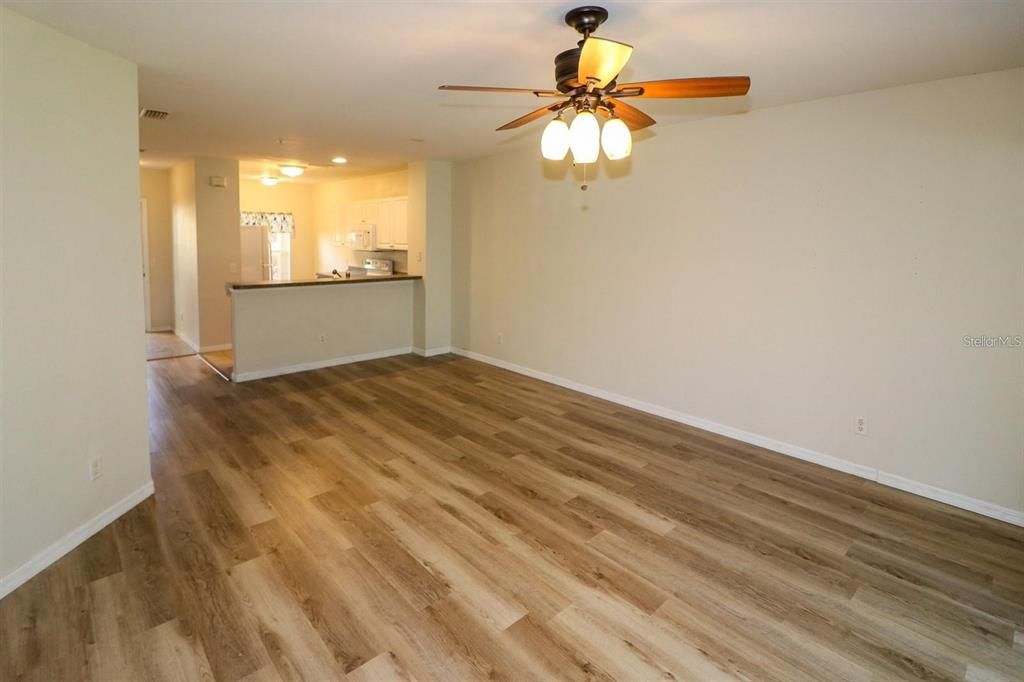 待售: $159,890 (2 贝兹, 2 浴室, 996 平方英尺)