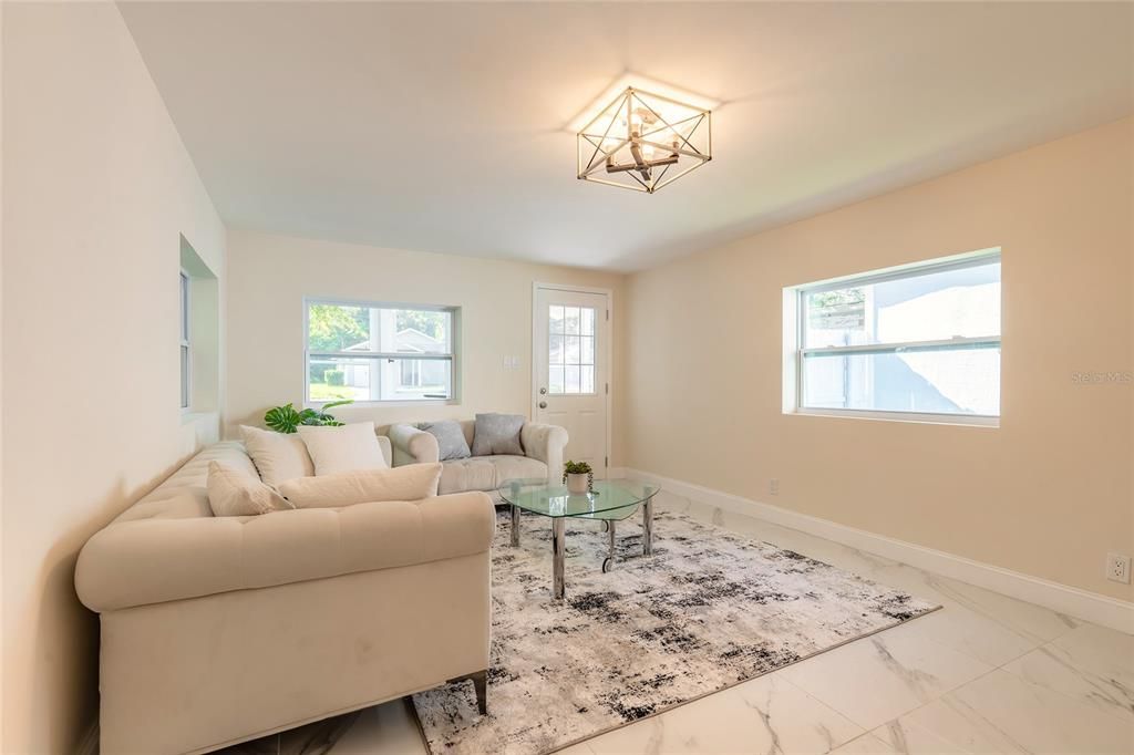 待售: $198,400 (3 贝兹, 1 浴室, 1089 平方英尺)